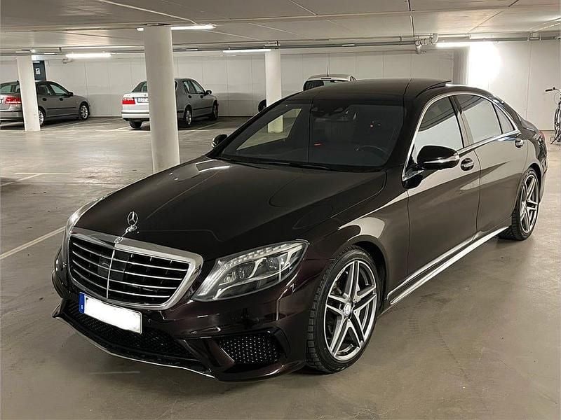 Ruby black metallic (vinröd) Begagnad 2014 Mercedes S500 AMG Sedan | 465 000 kr (Marknadspris) - Bild 1/4