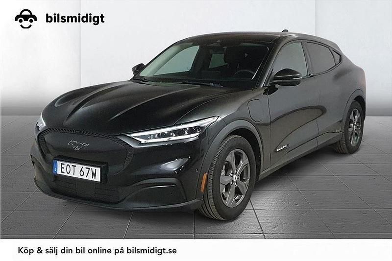 Svart Begagnad 2021 Ford Mustang Mach-E SUV | 299 800 kr (Marknadspris) - Bild 1/3