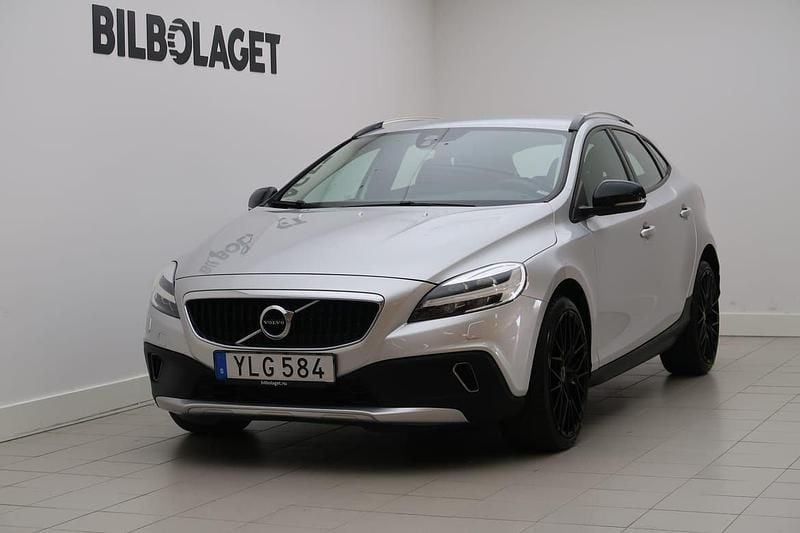 Silver Begagnad 2017 Volvo V40 CC Business Edition Kombi | 169 800 kr (Lite dyr) - Bild 1/4
