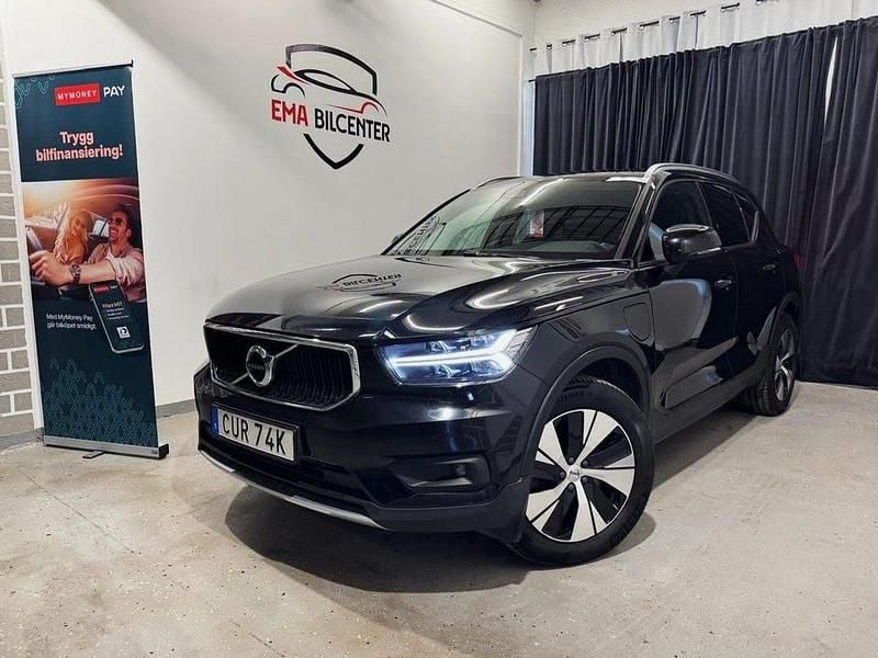 Svart Begagnad 2020 Volvo XC40 Momentum SUV | 319 900 kr (Marknadspris) - Bild 1/4
