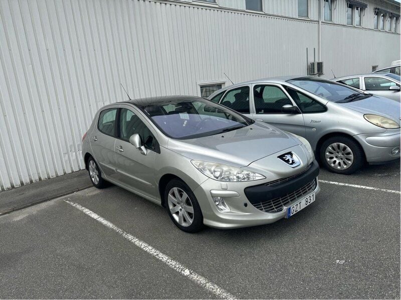 Grå Begagnad 2008 Peugeot 308 Halvkombi | 45 000 kr (Marknadspris) - Bild 1/4
