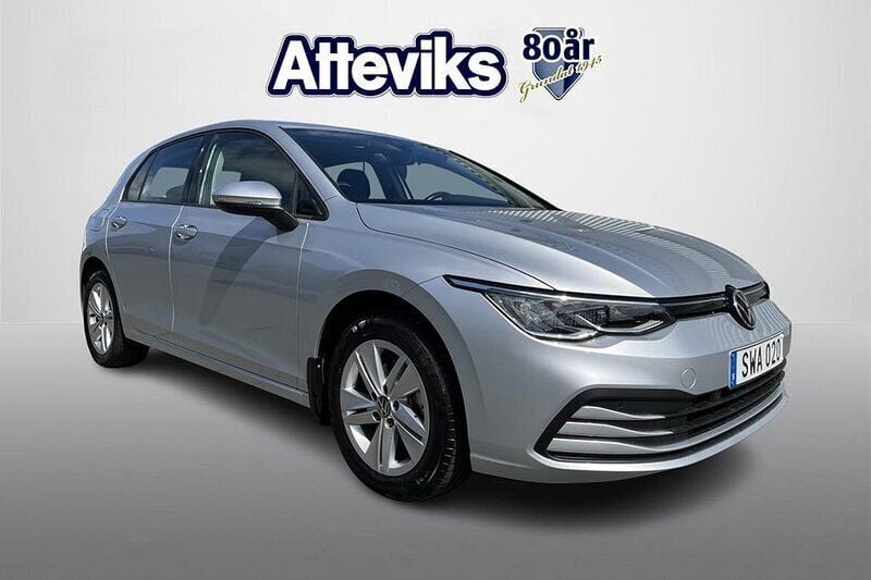 Silver Begagnad 2022 VW Golf VIII Halvkombi | 244 900 kr (Bra pris) - Bild 1/4