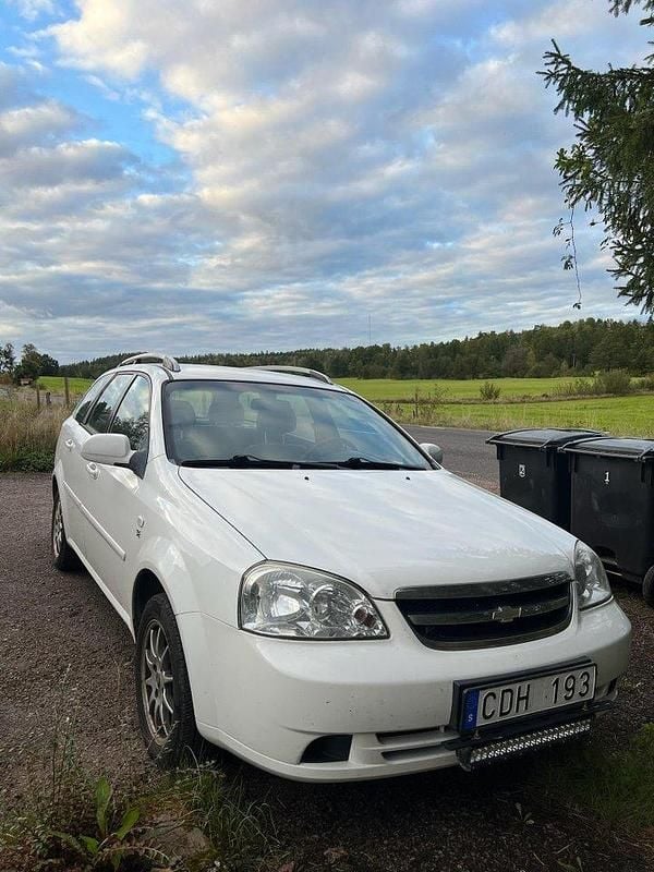Vit Begagnad 2009 Chevrolet Nubira Kombi | 15 000 kr - Bild 1/4