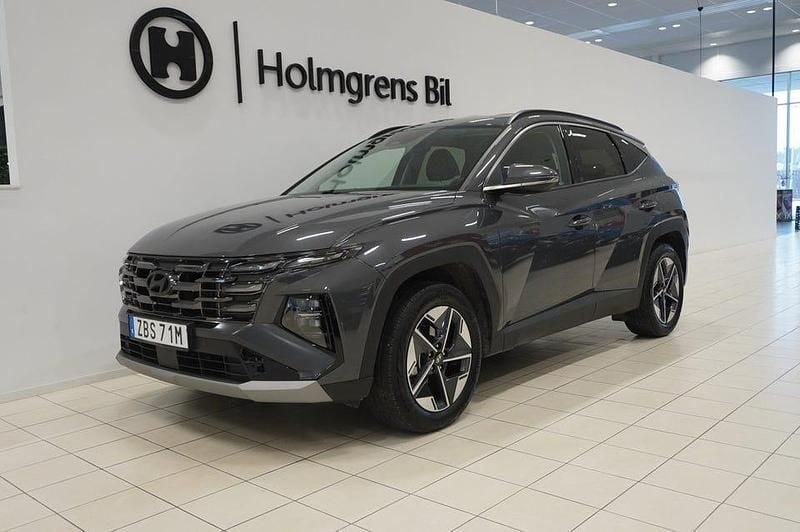 Grå Begagnad 2025 Hyundai Tucson Advanced SUV | 439 900 kr (Dyr) - Bild 1/4