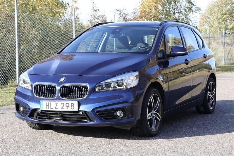 Begagnad BMW 225 Active Tourer Sport Line 224 HK (164 kW) 2017 Blå Minibuss