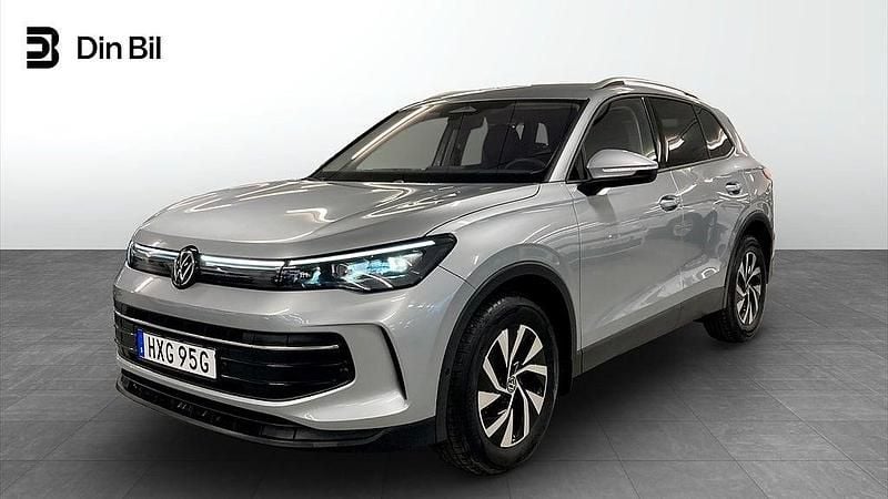 Silver Begagnad 2025 VW Tiguan Life SUV | 389 900 kr (Marknadspris) - Bild 1/4