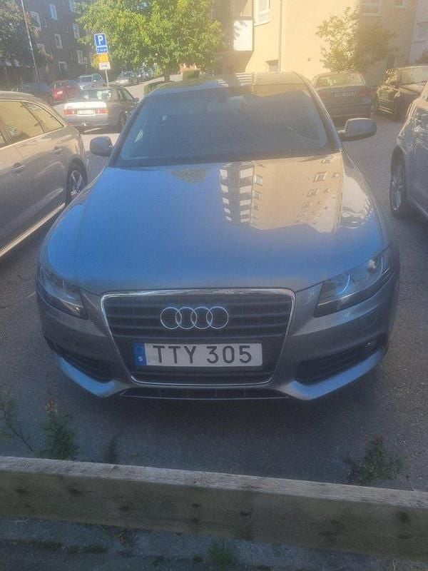 Grå Begagnad 2011 Audi A4 Sedan | 88 000 kr (Bra pris) - Bild 1/4