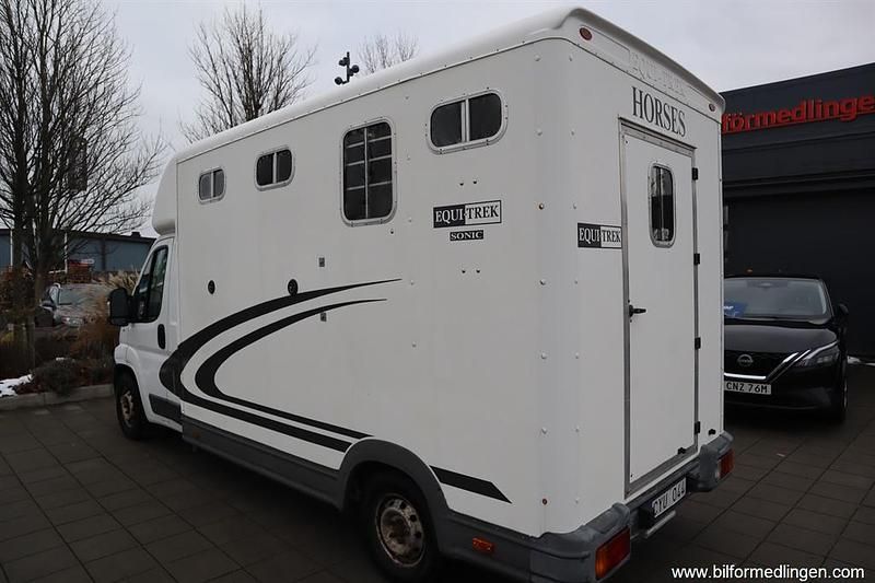 Begagnad Peugeot Boxer 131 HK (96 kW) 2012 Vit svart Van