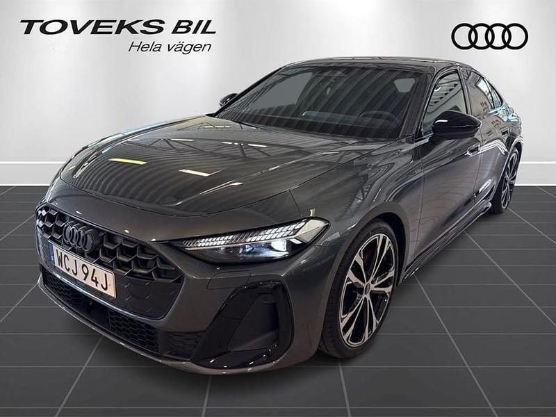 Daytonagrå pärleffekt Ny 2025 Audi A5 Sportback Sport Halvkombi | 770 100 kr - Bild 1/4