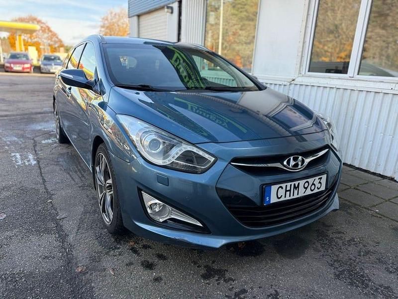 Blå Begagnad 2013 Hyundai i40 Kombi | 109 900 kr (Lite dyr) - Bild 1/4