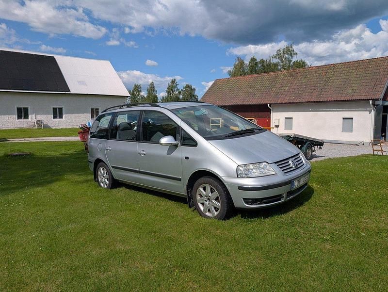 Silver Begagnad 2009 VW Sharan Minibuss | 26 000 kr - Bild 1/4