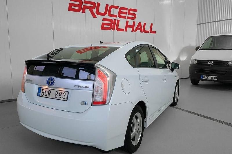 Begagnad Toyota Prius Plug-in Hybrid 136 HK (100 kW) 2012 Vit Halvkombi
