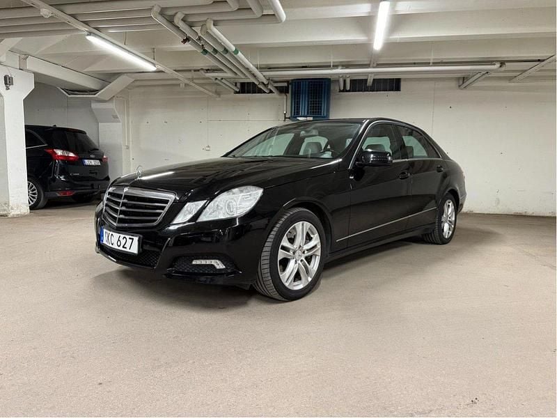 Svart Begagnad 2009 Mercedes E500 Sedan | 169 000 kr - Bild 1/4