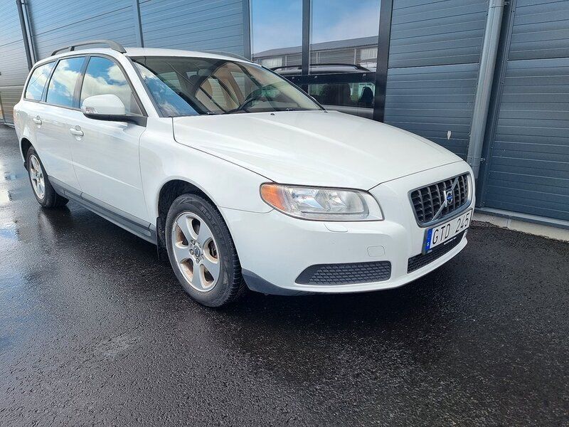 Vit Begagnad 2008 Volvo V70 Kinetic Kombi | 35 900 kr (Marknadspris) - Bild 1/4