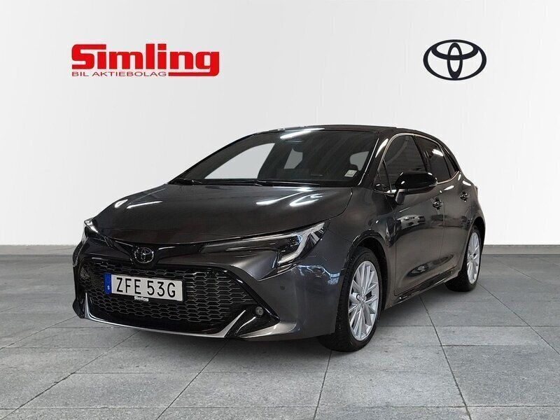 Mörkgrå Begagnad 2023 Toyota Corolla Executive Halvkombi | 359 900 kr (Dyr) - Bild 1/4