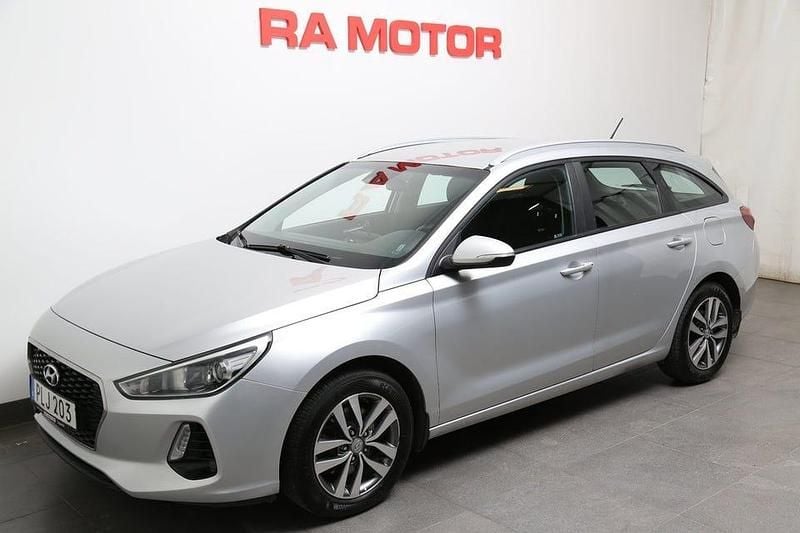Begagnad Hyundai i30 Comfort 110 HK (80 kW) 2017 Silver Kombi