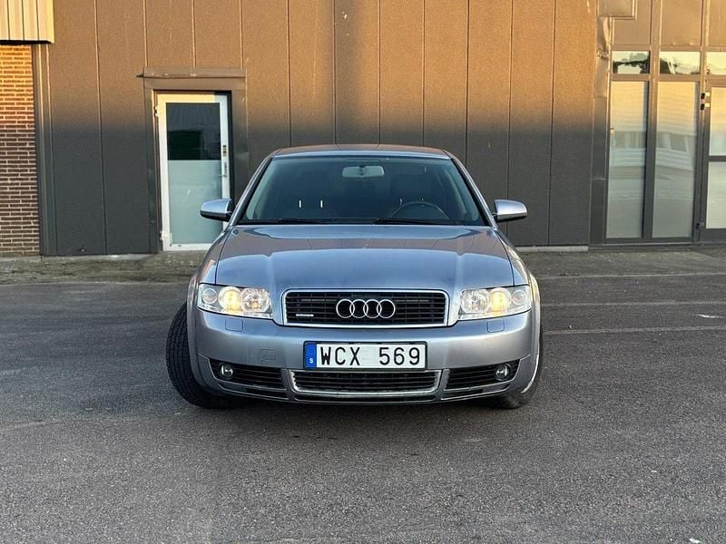 Silver Begagnad 2005 Audi A4 Sedan | 26 995 kr (Marknadspris) - Bild 1/4