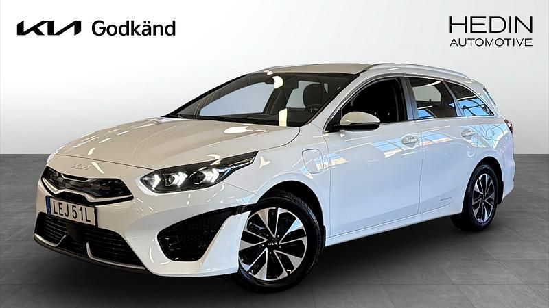 Vit (white) Begagnad 2022 Kia Ceed Sportswagon Advance Kombi | 229 900 kr (Marknadspris) - Bild 1/4