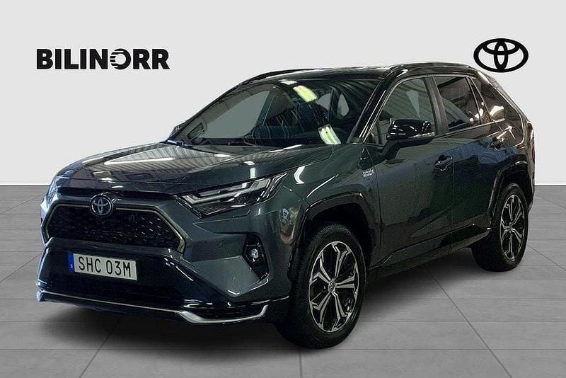 Grå Begagnad 2023 Toyota RAV4 Hybrid Premium SUV | 509 900 kr (Lite dyr) - Bild 1/4