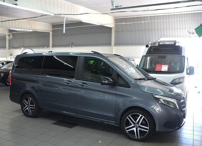 Grå Begagnad 2019 Mercedes V250 Avantgarde Minibuss | 439 900 kr (Bra pris) - Bild 1/4