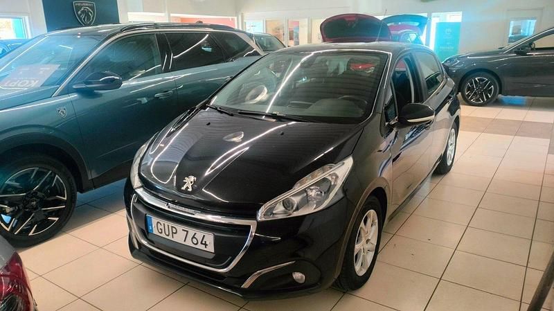 Svart Begagnad 2015 Peugeot 208 Halvkombi | 54 900 kr (Marknadspris) - Bild 1/4