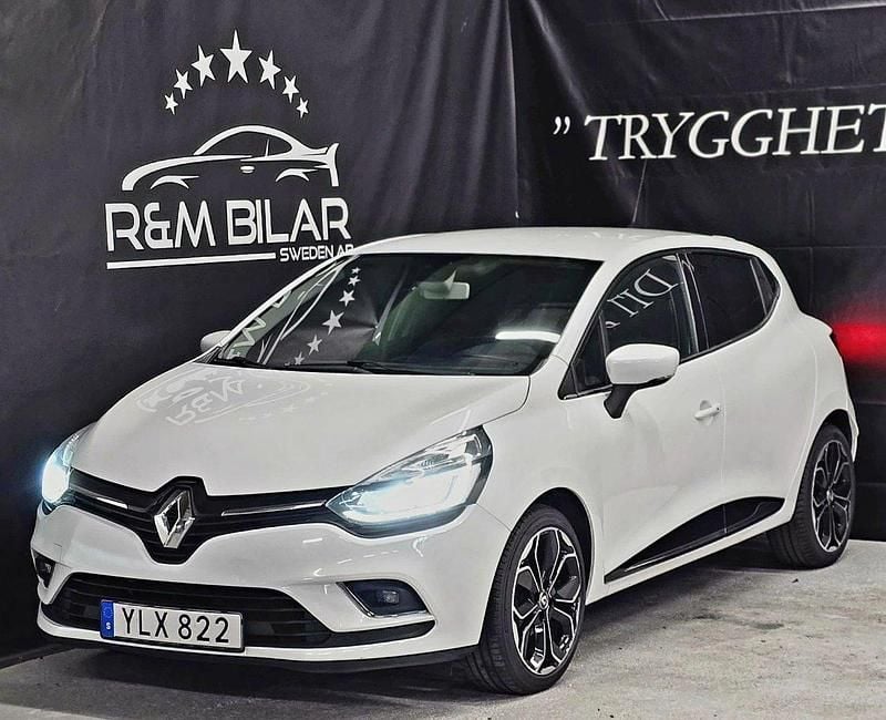 Vit Begagnad 2018 Renault Clio IV Halvkombi | 94 800 kr (Marknadspris) - Bild 1/4