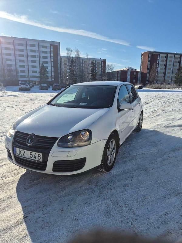 Begagnad VW Golf VI 140 HK (102 kW) 2008 Halvkombi