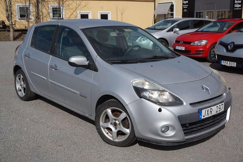 Silver Begagnad 2009 Renault Clio R.S. Halvkombi | 54 900 kr (Dyr) - Bild 1/4