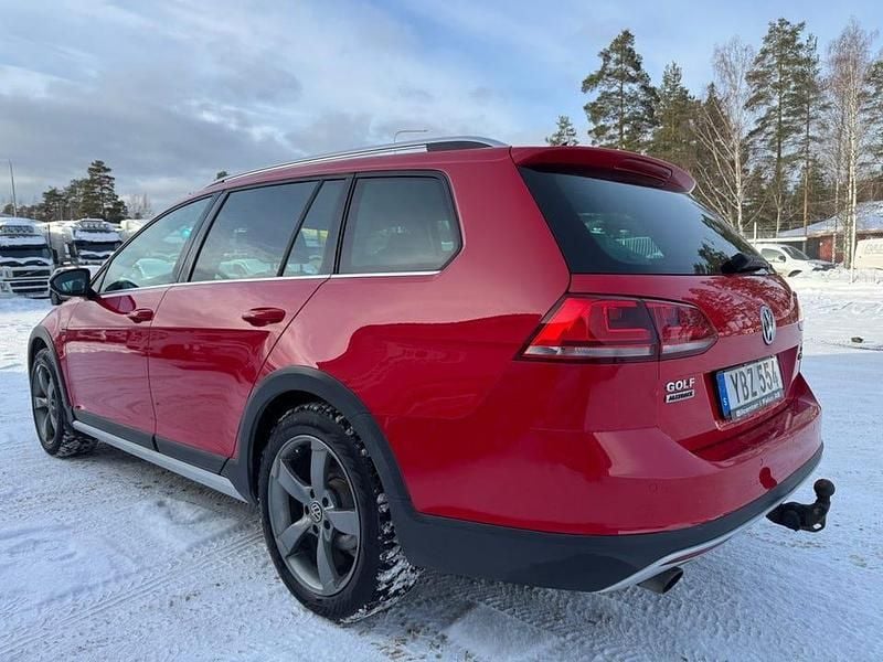 Begagnad VW Golf VII 180 HK (132 kW) 2016 Röd Kombi