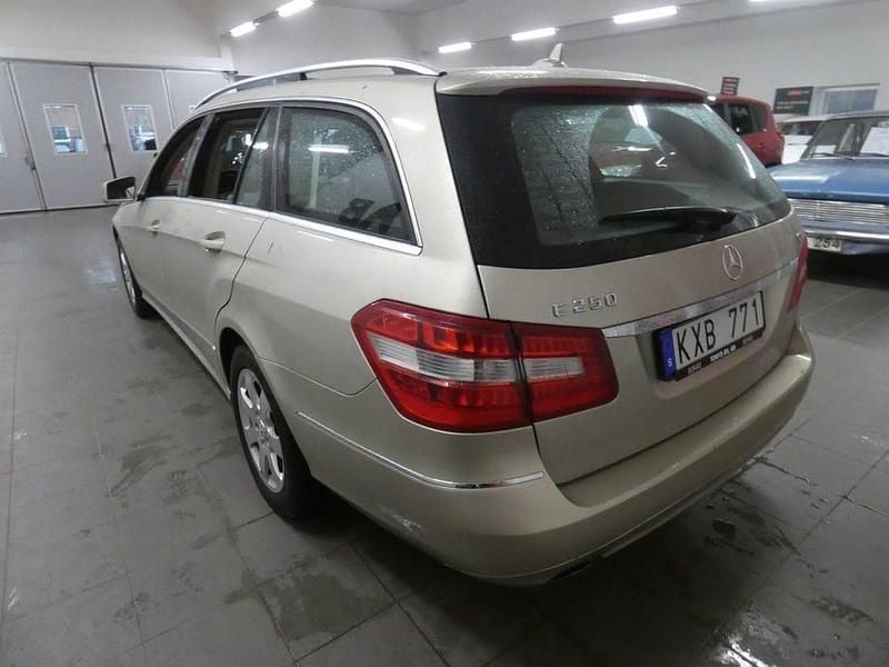 Begagnad Mercedes E250 204 HK (150 kW) 2011 Ljusbrun (brun) Kombi