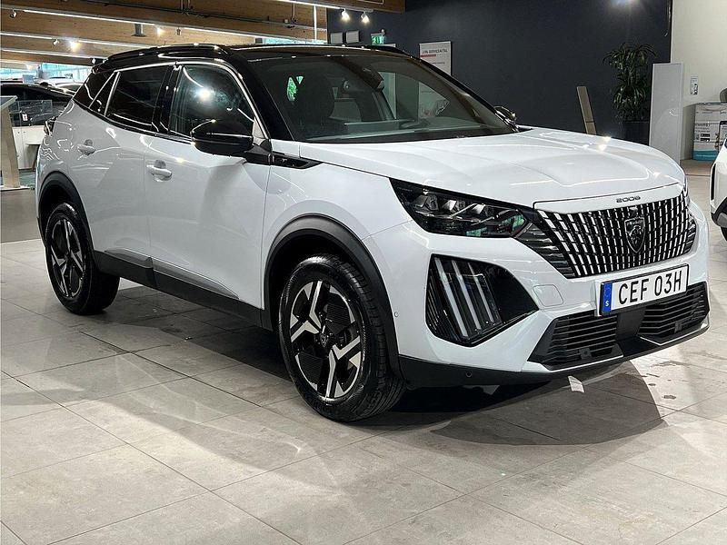 Vit Begagnad 2025 Peugeot 2008 GTi SUV | 294 900 kr (Marknadspris) - Bild 1/4