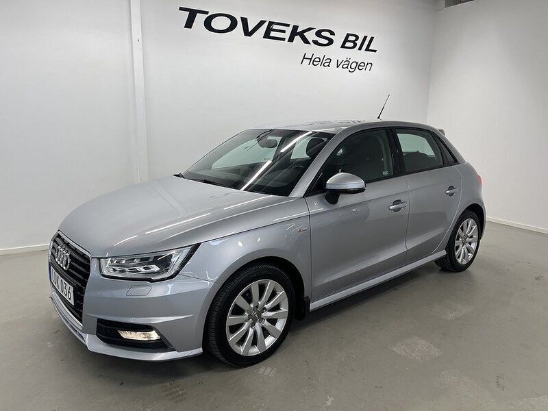 Silver Begagnad 2015 Audi A1 Sportback Admired Halvkombi | 124 900 kr (Marknadspris) - Bild 1/4