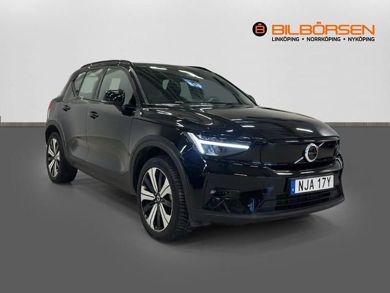 Begagnad Volvo XC40 Plus 185 kW (252 HK) 2023 Svart SUV