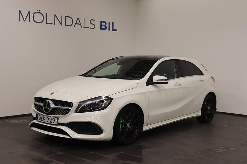 Vit Begagnad 2017 Mercedes A180 AMG Halvkombi | 184 900 kr (Lite dyr) - Bild 1/4