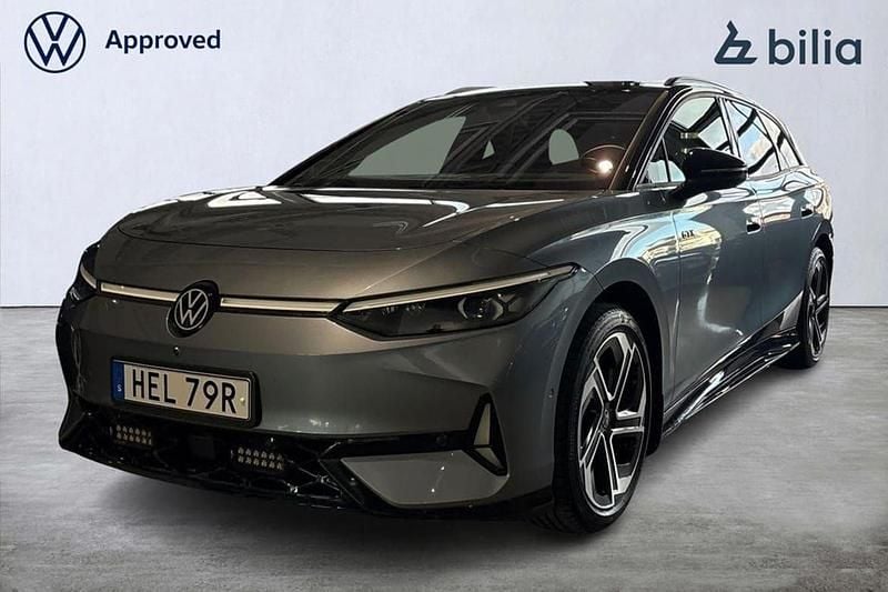 Ljusblå (blå) Begagnad 2024 VW ID.7 GTX Sedan | 629 900 kr (Marknadspris) - Bild 1/4