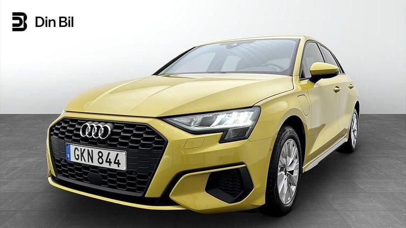 Gul Begagnad 2023 Audi A3 e-tron Proline Halvkombi | 334 900 kr - Bild 1/4