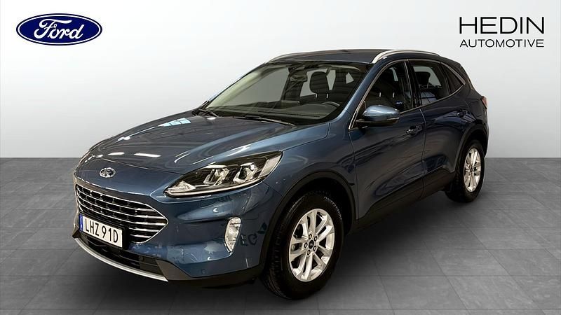Blå (blue) Begagnad 2022 Ford Kuga Titanium SUV | 299 900 kr (Lite dyr) - Bild 1/4