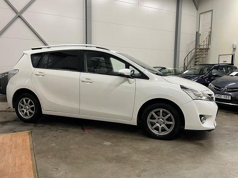 Begagnad Toyota Verso Edition 147 HK (108 kW) 2014 Vit Minibuss