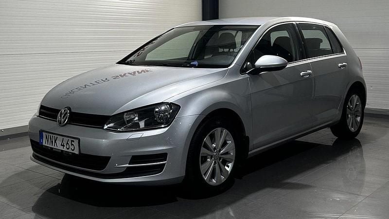 Silver Begagnad 2015 VW Golf VII Halvkombi | 104 900 kr (Marknadspris) - Bild 1/4