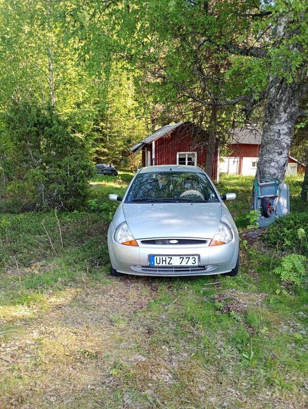 Silver Begagnad 2004 Ford Ka Halvkombi | 10 000 kr - Bild 1/4