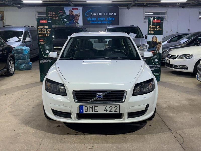 Vit Begagnad 2009 Volvo C30 Kinetic Halvkombi | 39 900 kr (Bra pris) - Bild 1/4
