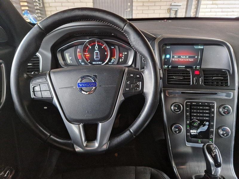 Blå Begagnad 2016 Volvo XC60 Momentum SUV | 136 000 kr (Superpris) - Bild 1/4