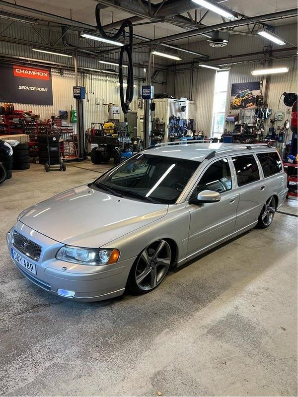 Grå Begagnad 2008 Volvo V70 Standard Kombi | 49 990 kr (Lite dyr) - Bild 1/4