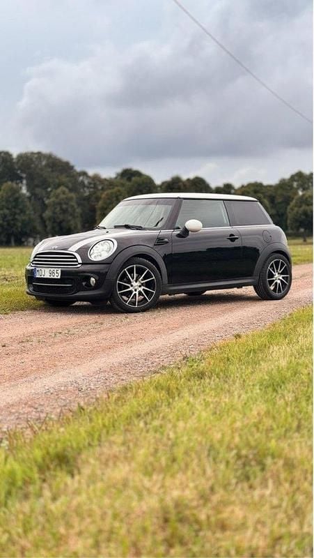 Svart Begagnad 2012 Mini Cooper D Halvkombi | 55 000 kr (Marknadspris) - Bild 1/4