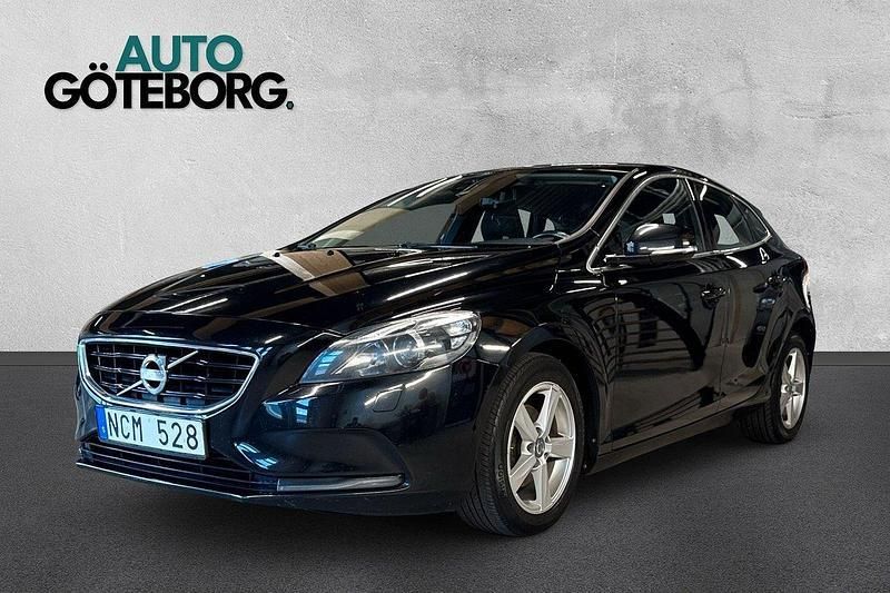 Svart (svart metallic) Begagnad 2012 Volvo V40 Momentum Kombi | 84 900 kr (Marknadspris) - Bild 1/4
