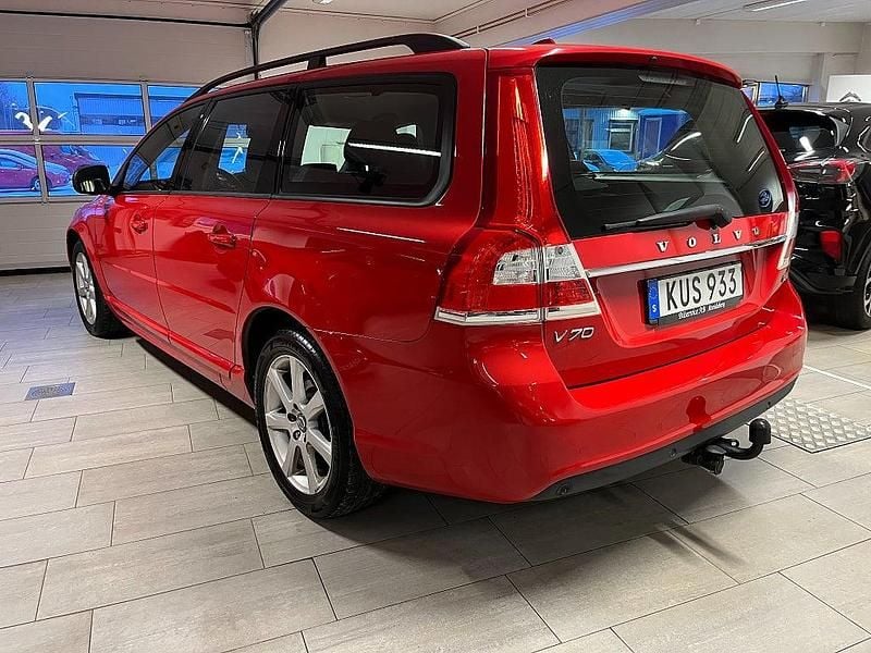 Begagnad Volvo V70 Kinetic 150 HK (110 kW) 2016 Röd Kombi