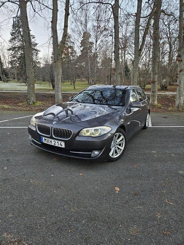 Brun Begagnad 2013 BMW 520 Kombi | 99 900 kr (Bra pris) - Bild 1/4