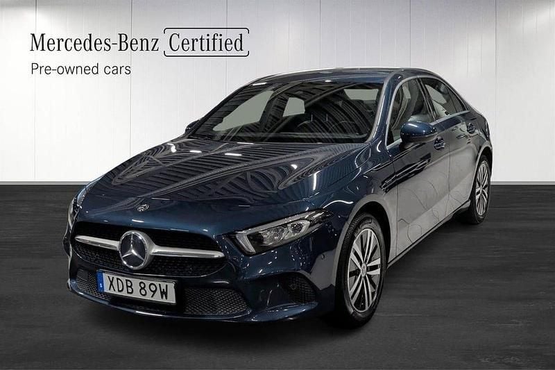 Blå Begagnad 2021 Mercedes A250 Sedan | 289 000 kr (Marknadspris) - Bild 1/4