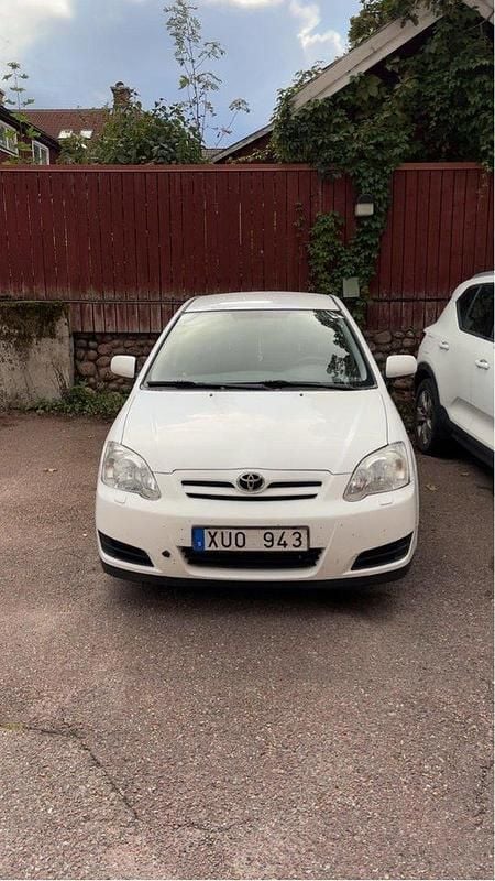 Vit Begagnad 2006 Toyota Corolla Halvkombi | 33 000 kr (Bra pris) - Bild 1/4