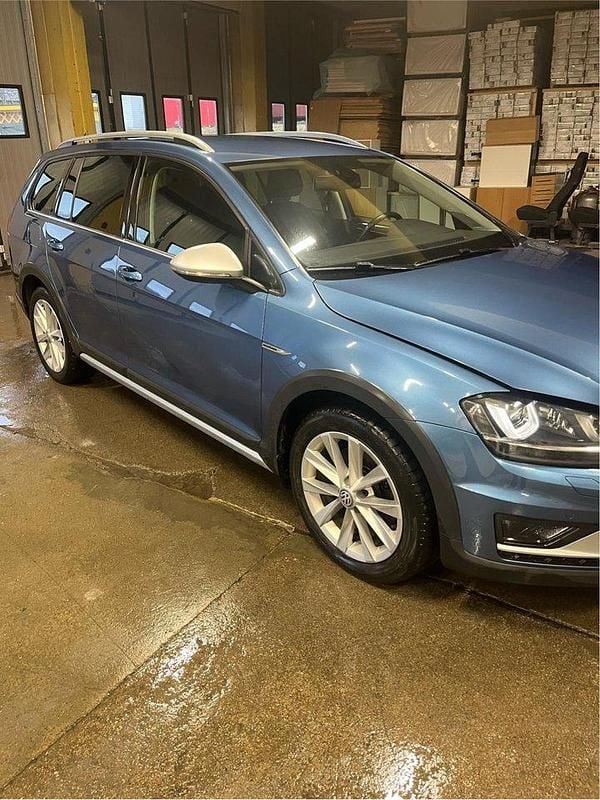 Blå Begagnad 2016 VW Golf Alltrack Kombi | 155 000 kr (Bra pris) - Bild 1/4